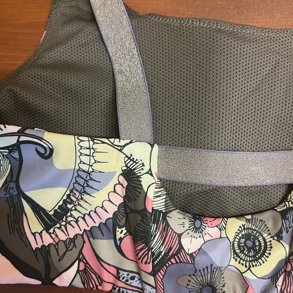 Nike floral bra - small - Picture 5 of 6